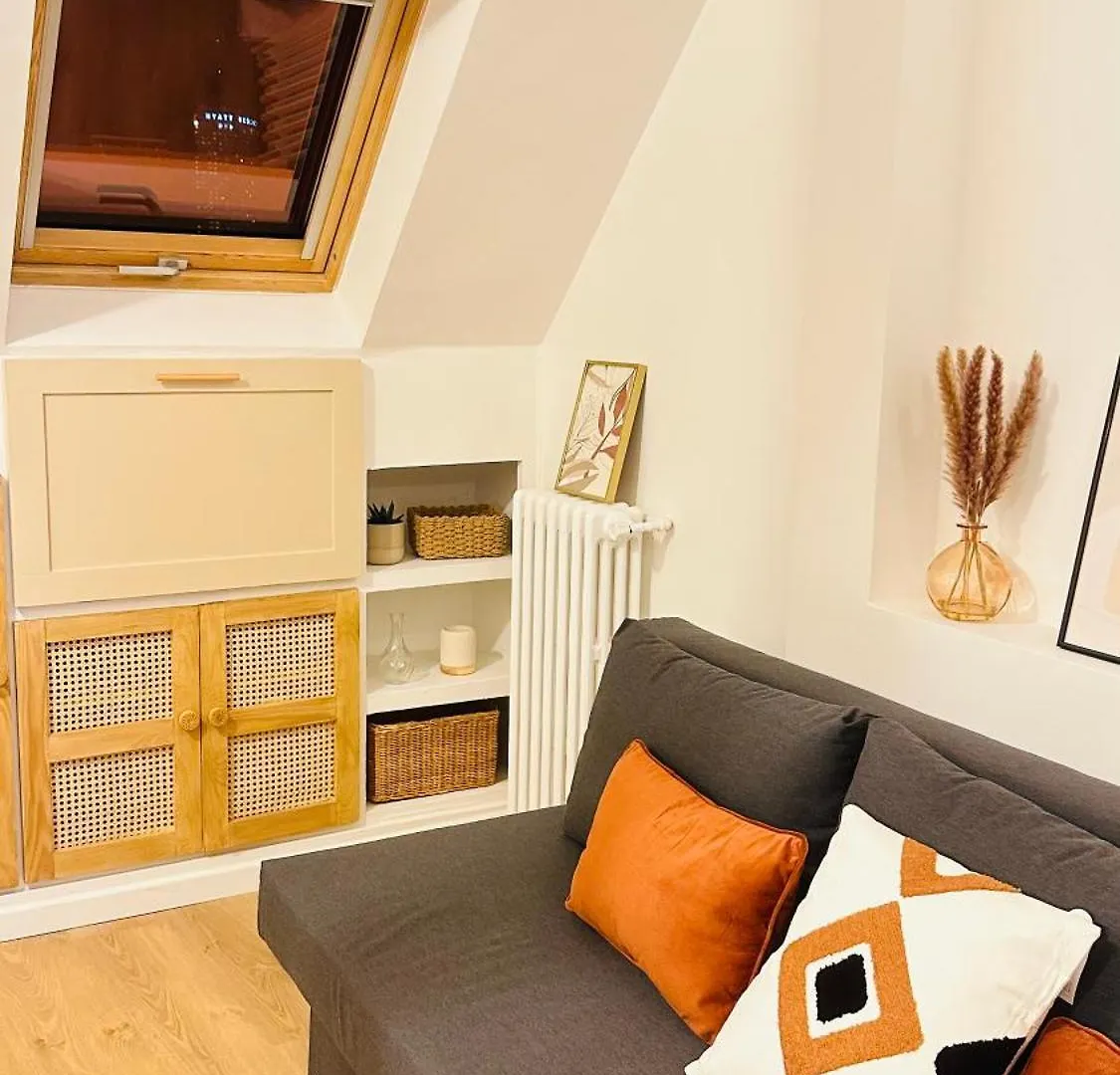 Cosy Avenue Niel Apartment *